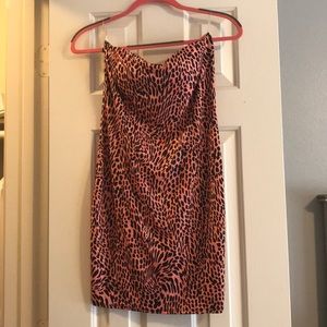 Very cute pink cheetah print strapless dress!